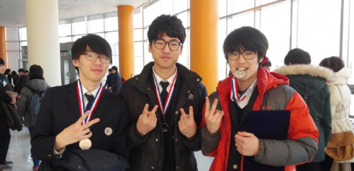 2015년 한국청소년 물리토너먼트(KYPT)에서 은상을 수상한 모습.
맨 오른쪽이 오현창 씨다. - 오현창 제공